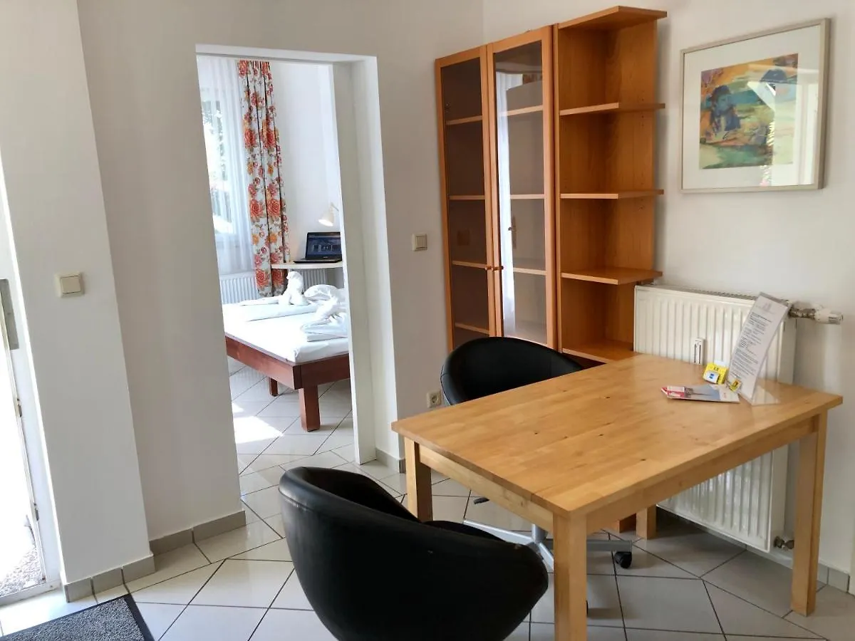 Ajo Apartments - Alte Donau Garden Flat - Self-Check-In Bécs